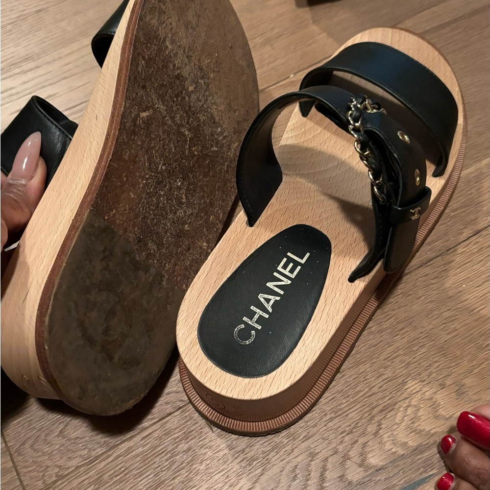 CHANEL Black Leather Sandals - Picture 5 of 11